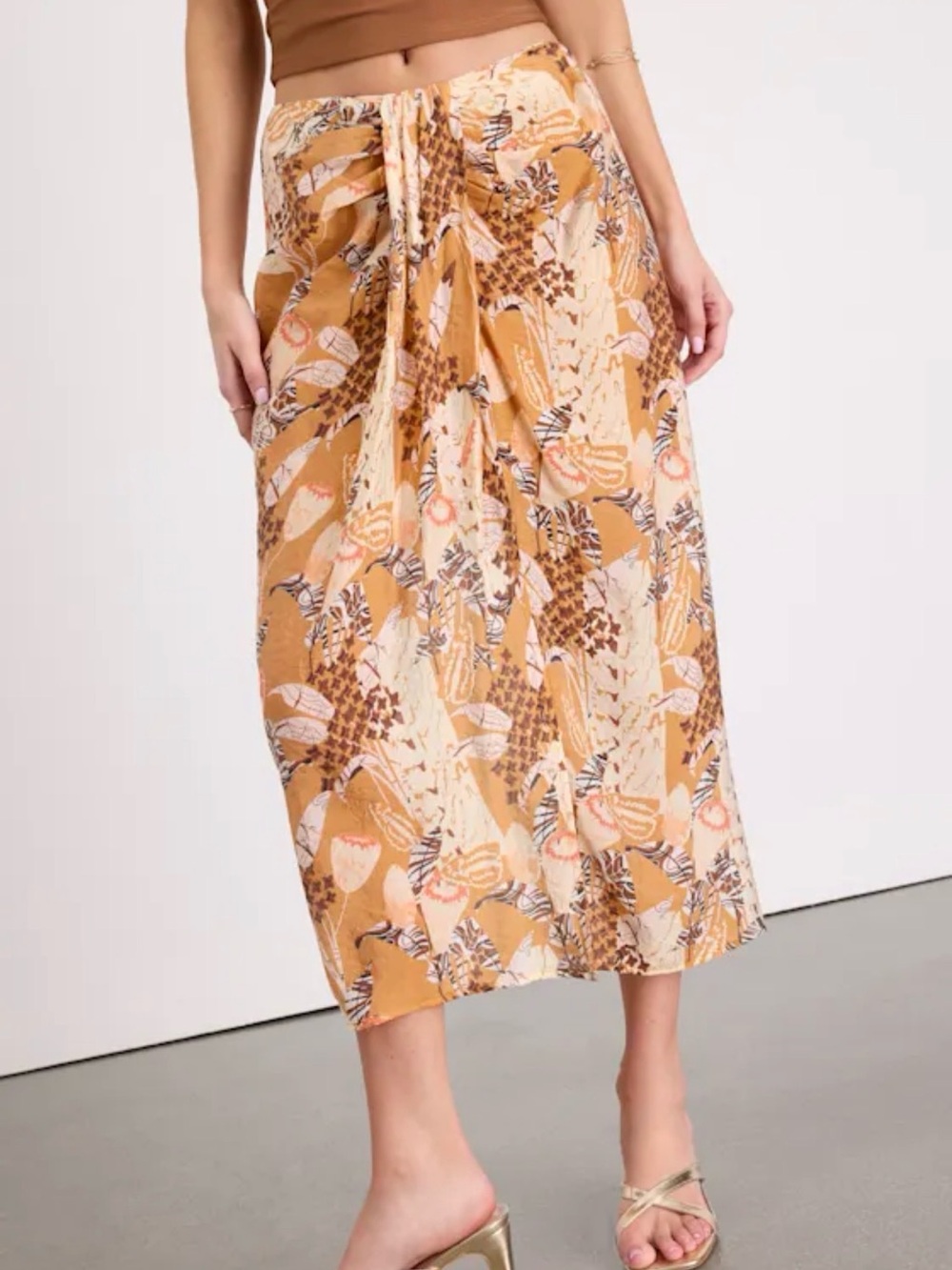 LuLu’s “Something Wild” Floral Print Neutral Midi Skirt
Size L
NWT